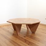 埼玉県所沢市の木のおもちゃとオーダー家具の制作をしている家具工房okaikosanの子どもの折りたたみのちゃぶ台の組み立てた時の画像