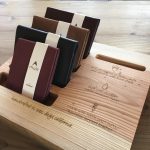 nomadicsの財布のブランドmule standのディスプレイの什器の画像